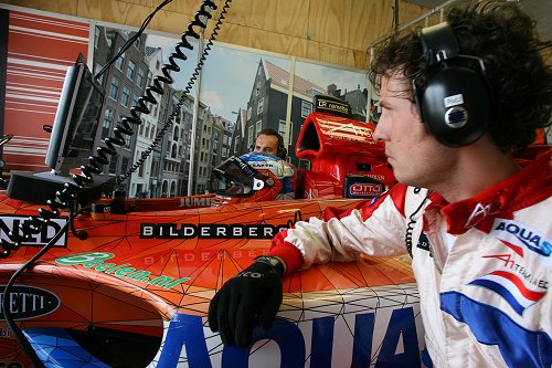 Bleekemolen wacht in pitbox